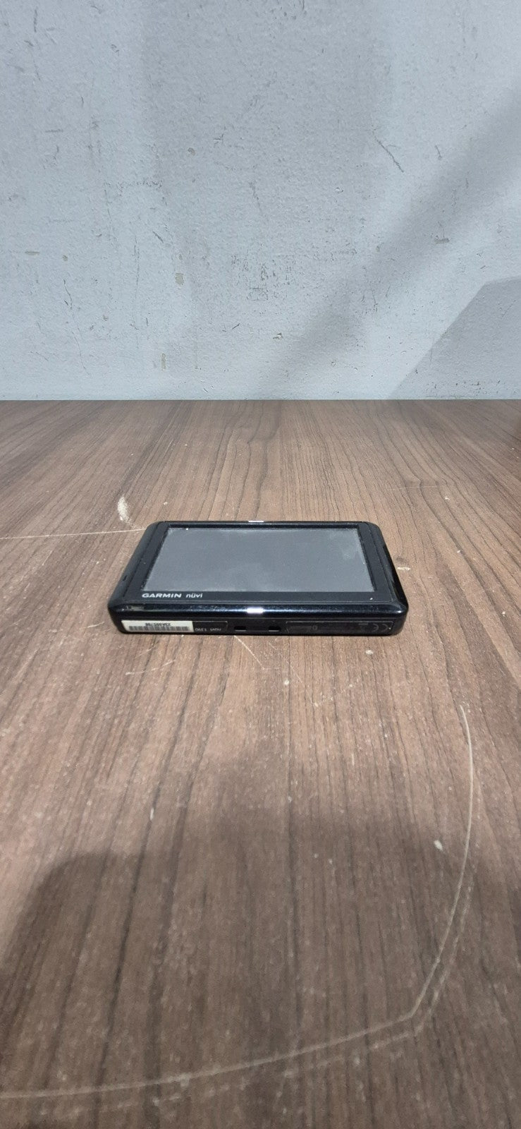 Garmin Nuvi 1390 LMT GPS Navigator Free Lifetime Maps & Traffic  4.3 Inch Screen