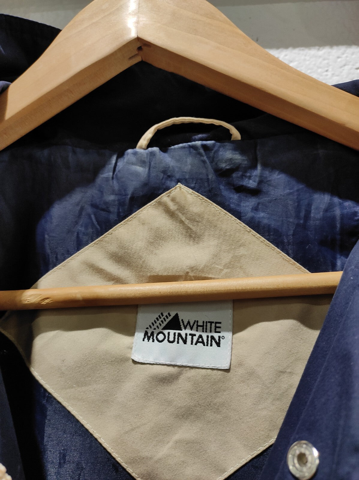 White Mountain Windbreaker Jacket Men's M  Tan With Brown Accent