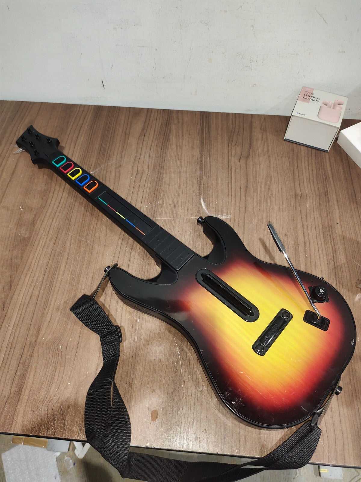 Guitar Hero World Tour Sunburst Wireless Guitar PS3 - RedOctane 95451.805 - 2