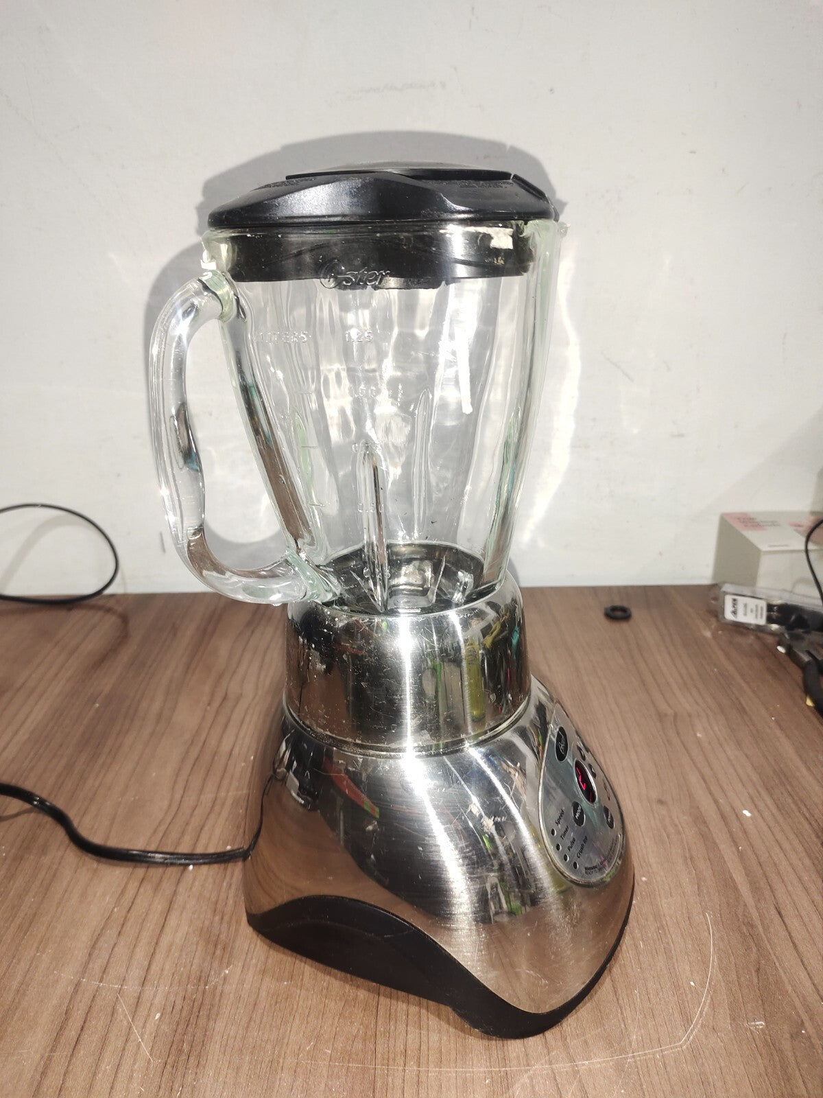 Oster Blender Digital Touch Pad 18 Speed Glass Jar All Metal - 6891