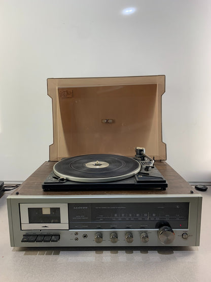 Vintage Lloyd's AM/FM Stereo Turntable & Cassette player Model R820