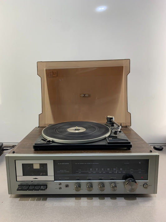 Vintage Lloyd's AM/FM Stereo Turntable & Cassette player Model R820