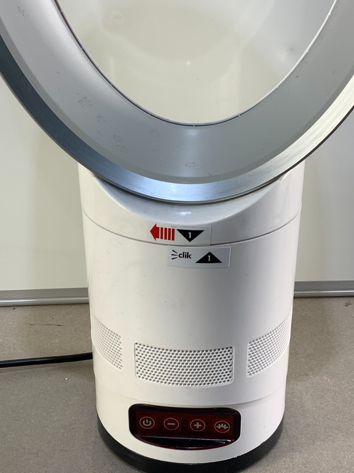 Bladeless Fan 12" AM05 White Voltage: AC100V Table Fan