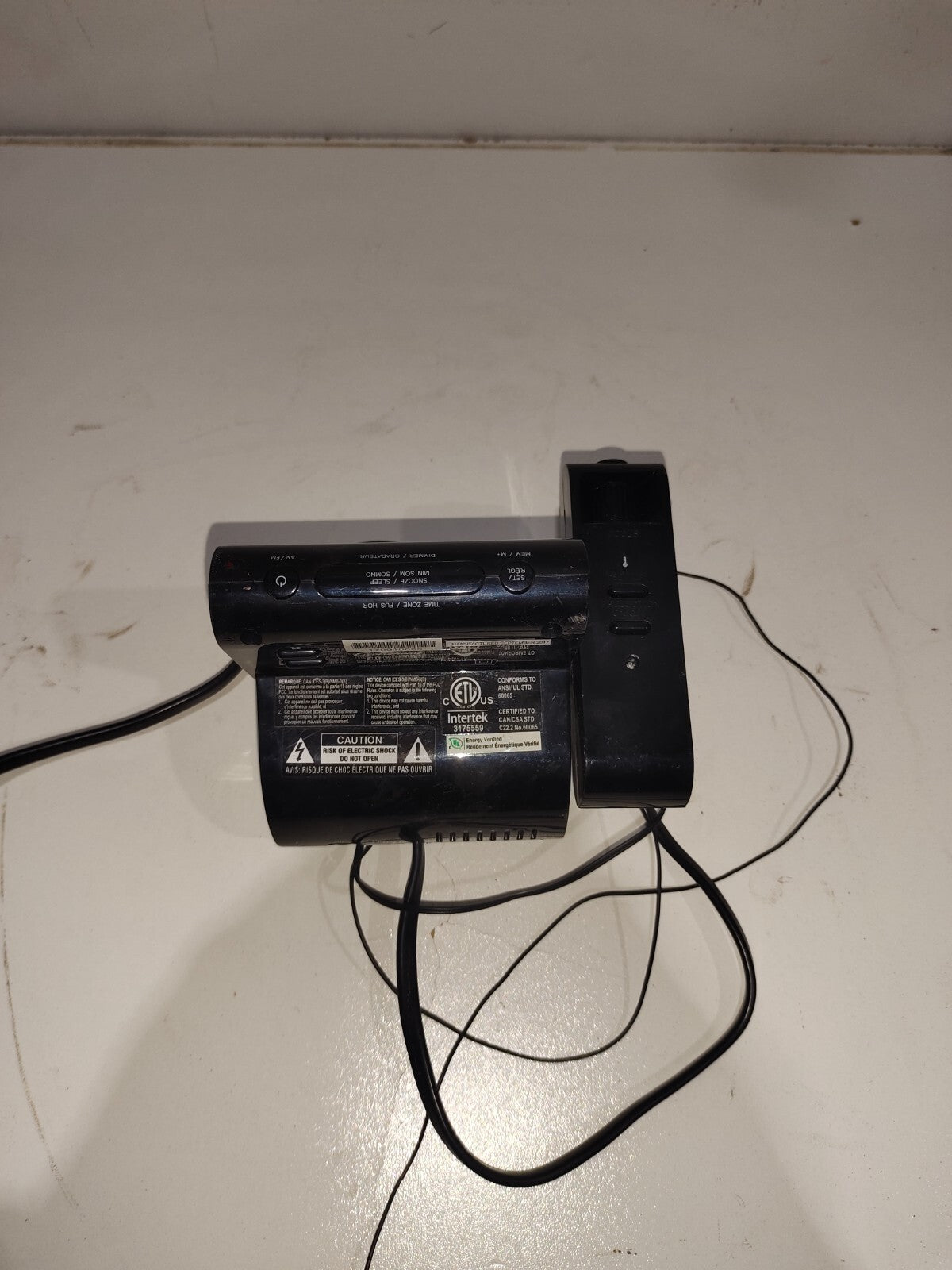 Electrohome Eaac601 Projection Alarm Clock With Am/fm Radio Battery Backup