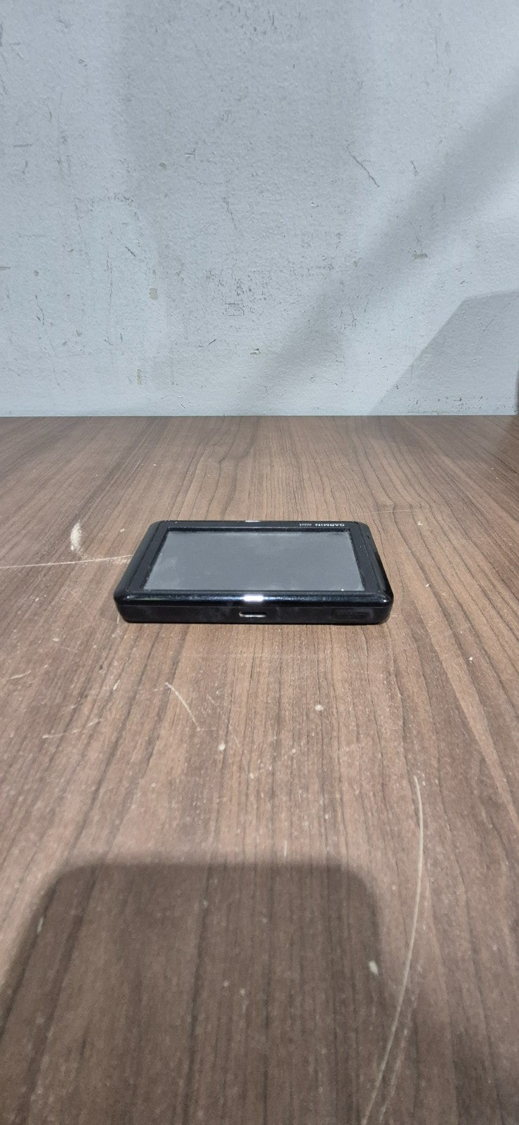 Garmin Nuvi 1390 LMT GPS Navigator Free Lifetime Maps & Traffic  4.3 Inch Screen