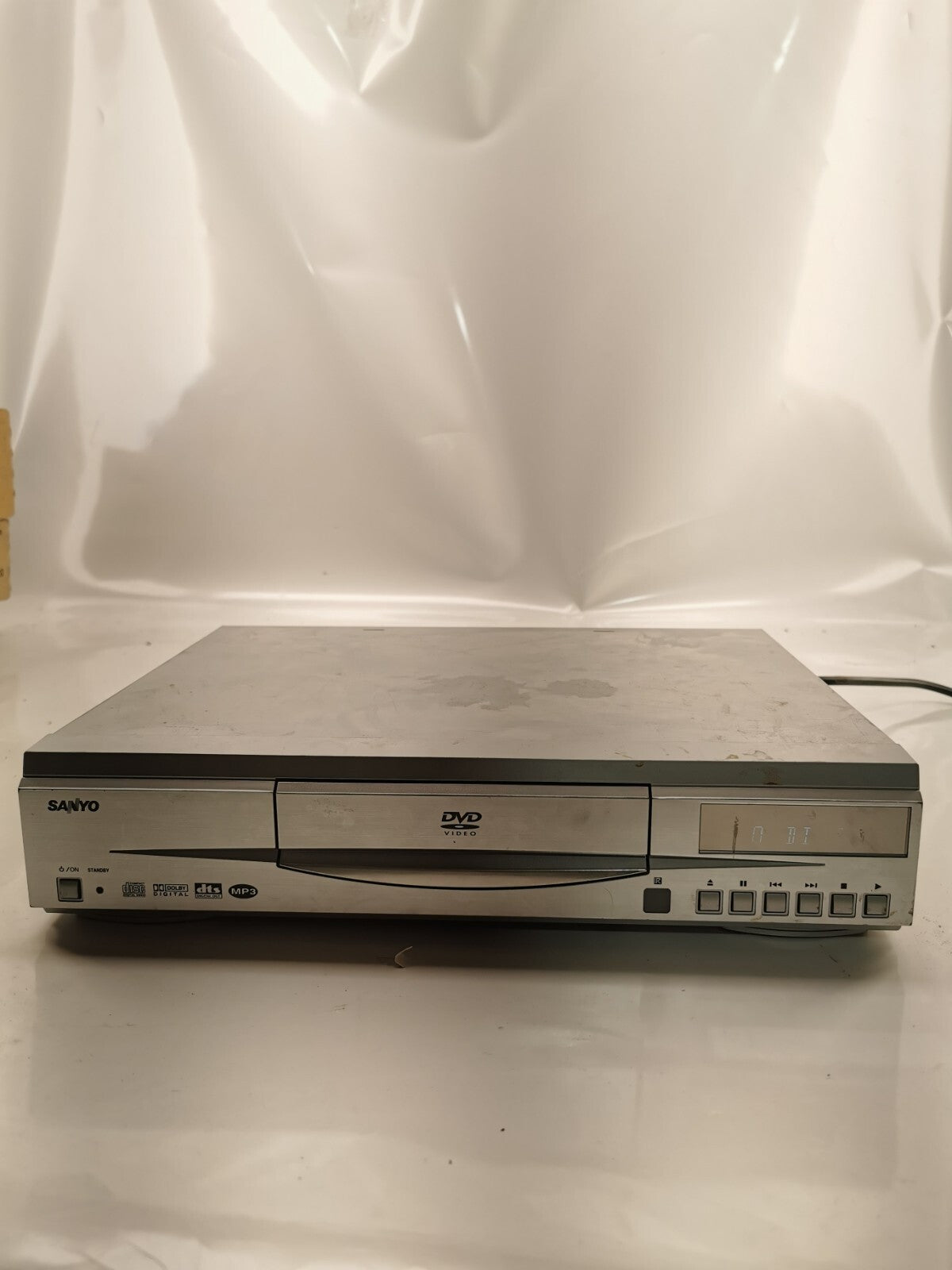 Sanyo DVD-7201 Component Digital Video DVD Player.