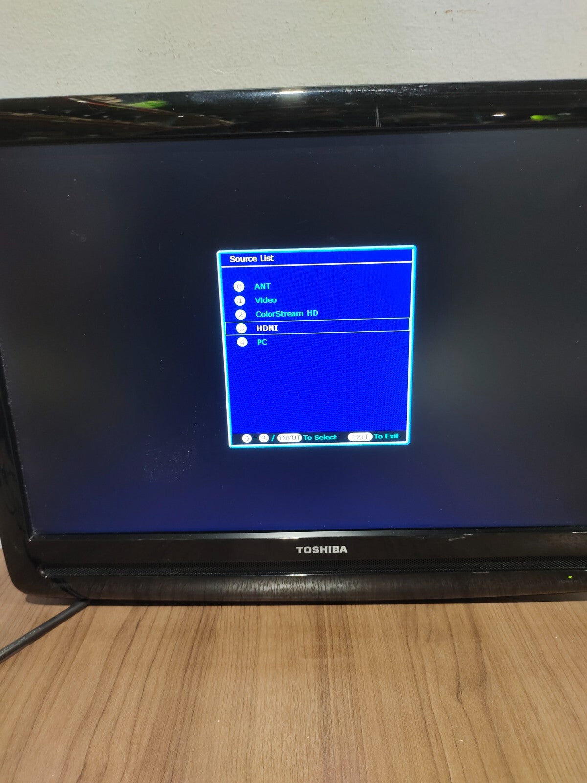 Toshiba 19AV500U 19" 720p Flatscreen LCD TV