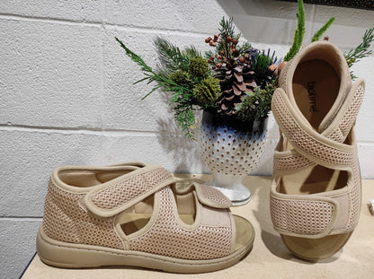 Biotime Women's Sandals Darrell Adjustable Hook & Loop Strap Brown S- 39/ 8- 8.5