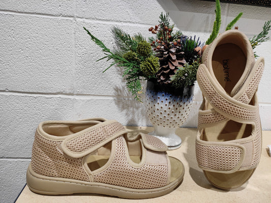 Biotime Women's Sandals Darrell Adjustable Hook & Loop Strap Brown S- 39/ 8- 8.5