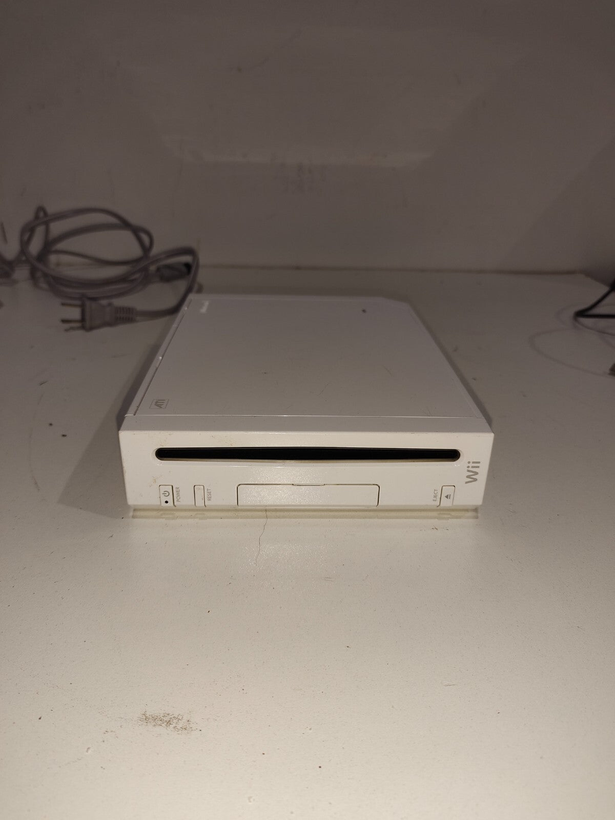 Nintendo Wii Console Unit RVL-001 - With 2 Remote Controllers - White - Cords