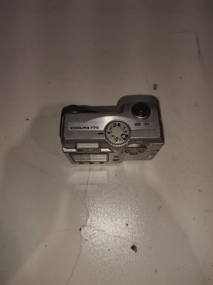 NIKON COOLPIX 775 2.0MP Digital Camera - Untested For Parts