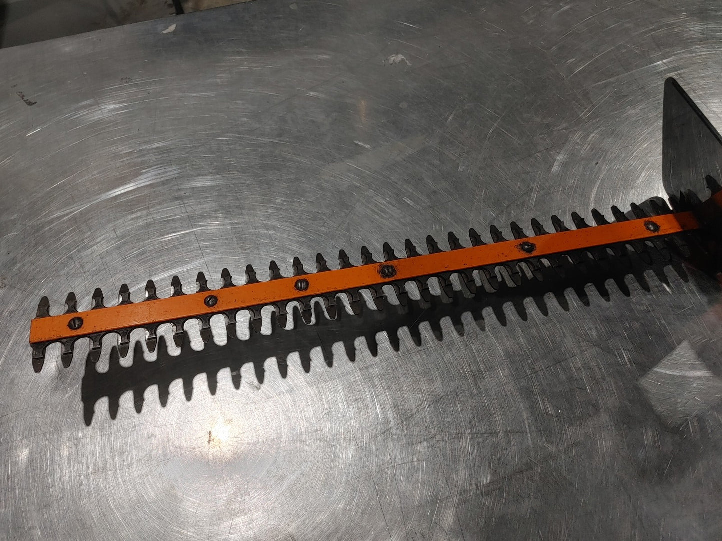 GOOD CONDITION Craftsman bushwacker 22inch Double-edged hedge trimmer Red/Black