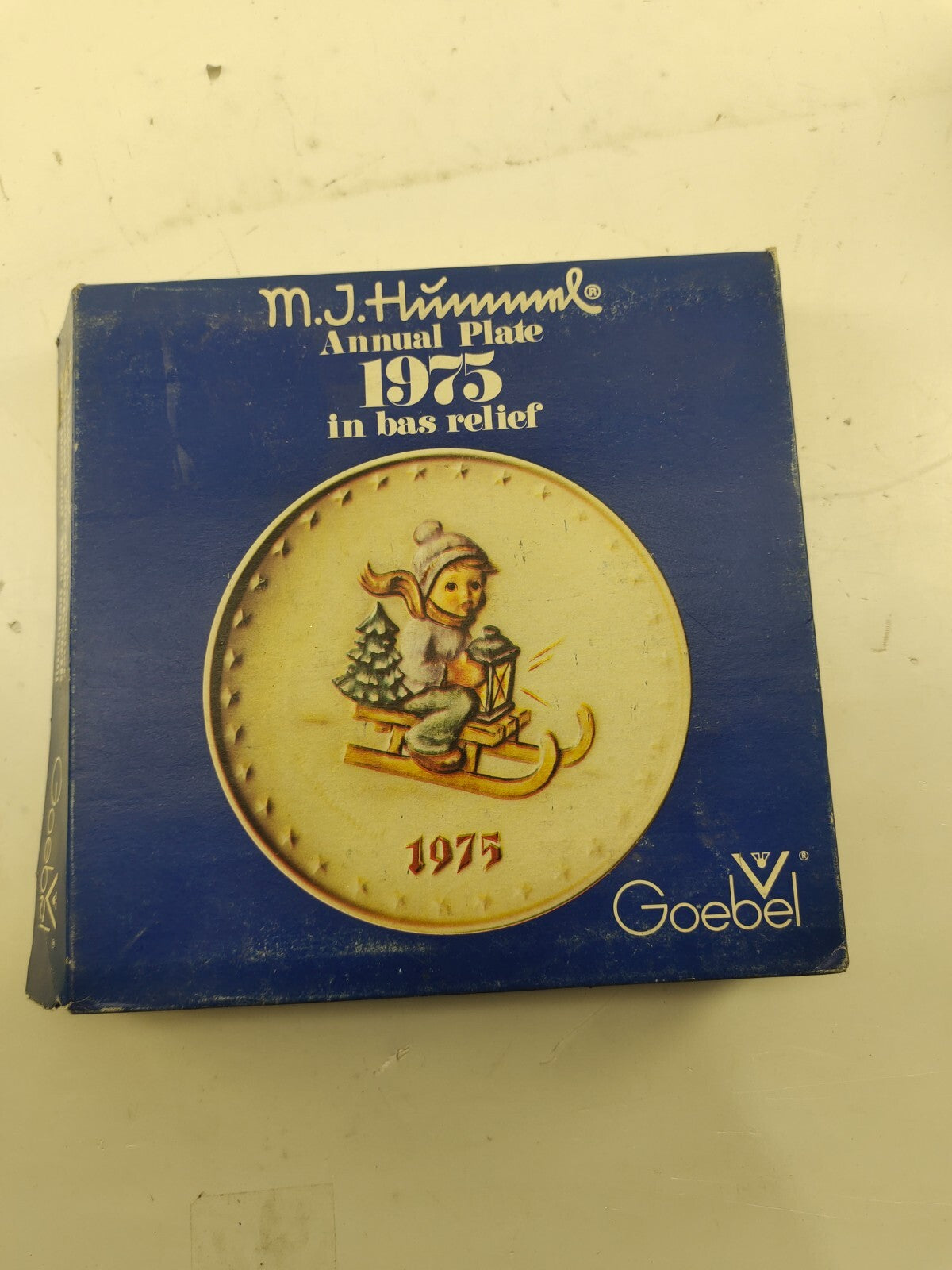 Goebel Hummel RIDE INTO CHRISTMAS (1975) Annual Plate Bas Relief