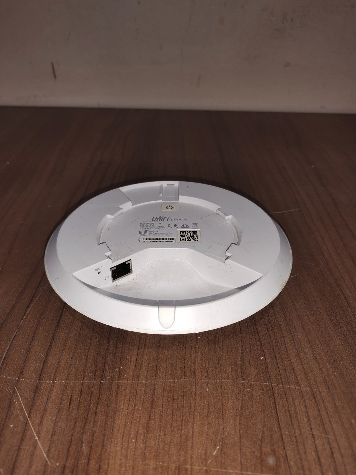 Ubiquiti Networks UniFi AC Lite AP Wireless Access Point (UAP-AC-LITE) - 1