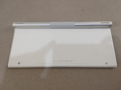 GOOD CONDITION Apple A1314 Magic Keyboard Wireless Bluetooth Keyboard for PC Mac