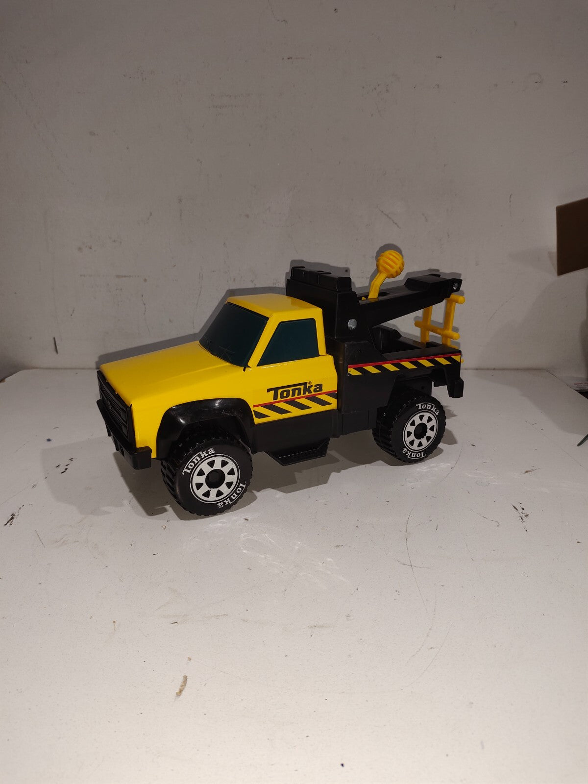 2012 Tonka T04 Wrecker Tow Truck Toy - Yellow black