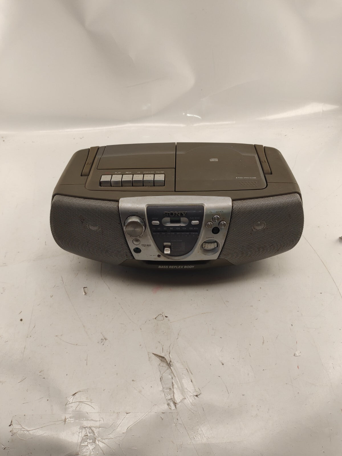 Sony CFD-V8 Boombox CD/ Cassette Player/ AM/FM Radio Stereo