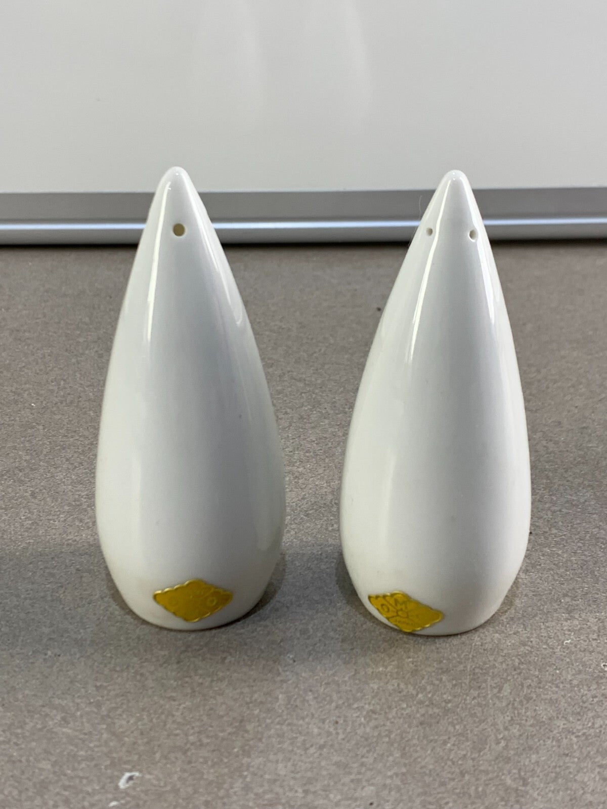 Vintage Modern White Teardrop Ceramic Salt & Pepper Shakers OMC Japan MCM w/ Box