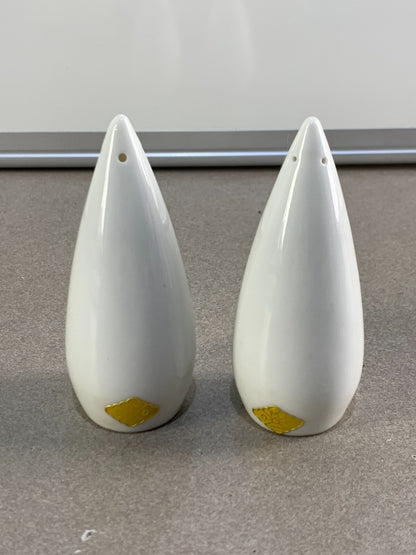 Vintage Modern White Teardrop Ceramic Salt & Pepper Shakers OMC Japan MCM w/ Box