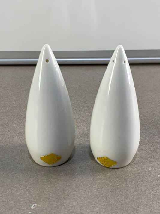 Vintage Modern White Teardrop Ceramic Salt & Pepper Shakers OMC Japan MCM w/ Box