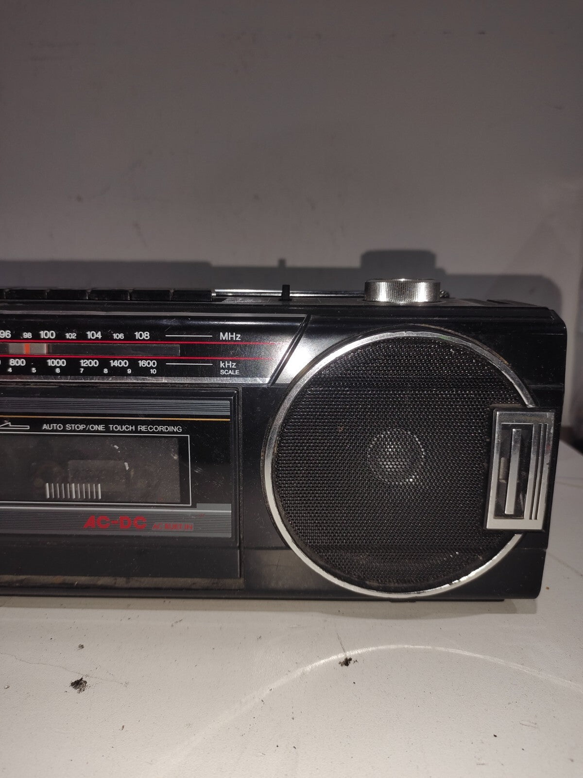 Vintage Sanyo Model No. M7030 Ac-dc Built In Am-Fm Battery Operated