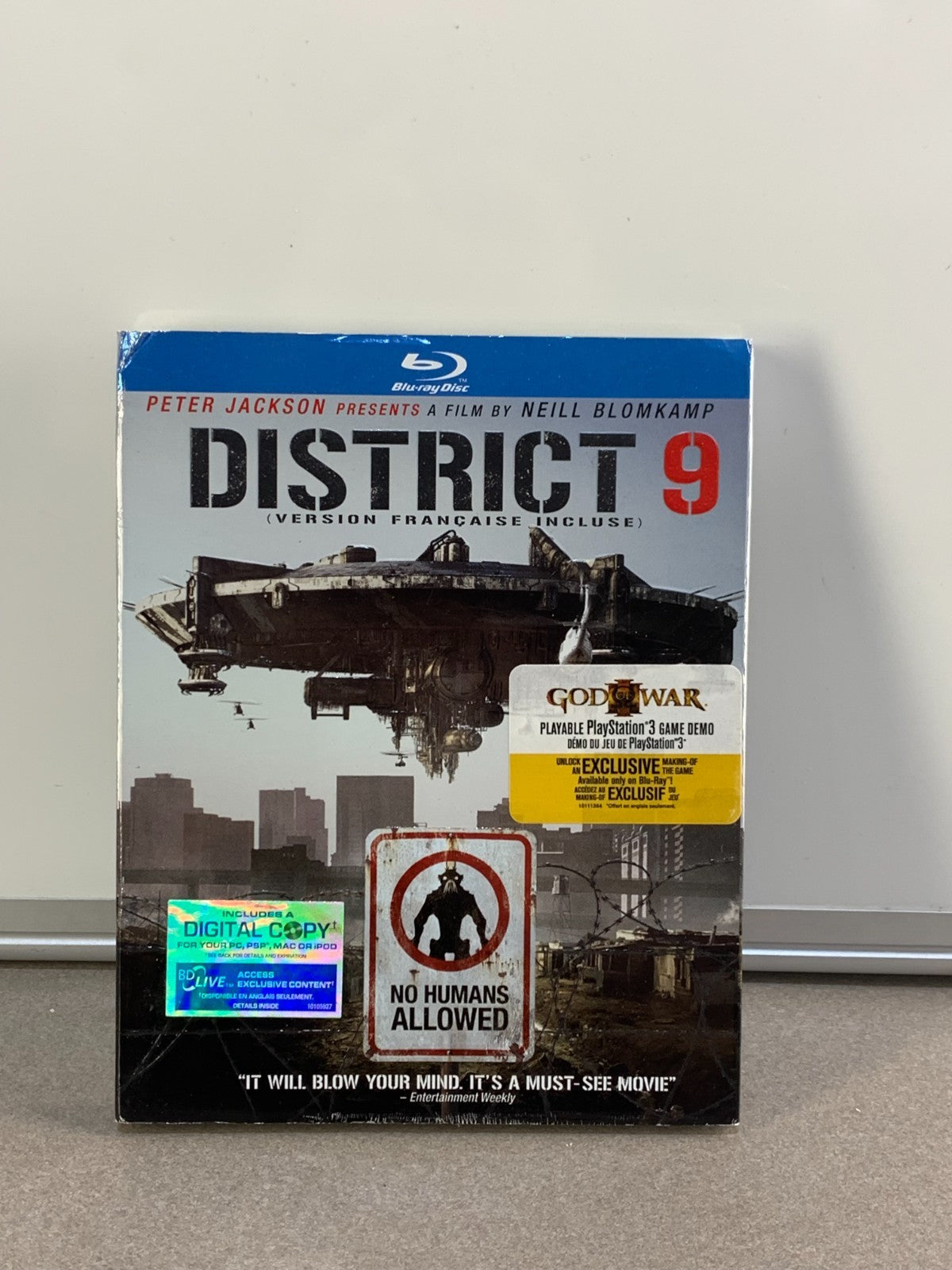 District 9 Blu-ray 2 Disc Sci-Fi with Slipcover Neill Blomkamp Sharlto Copley