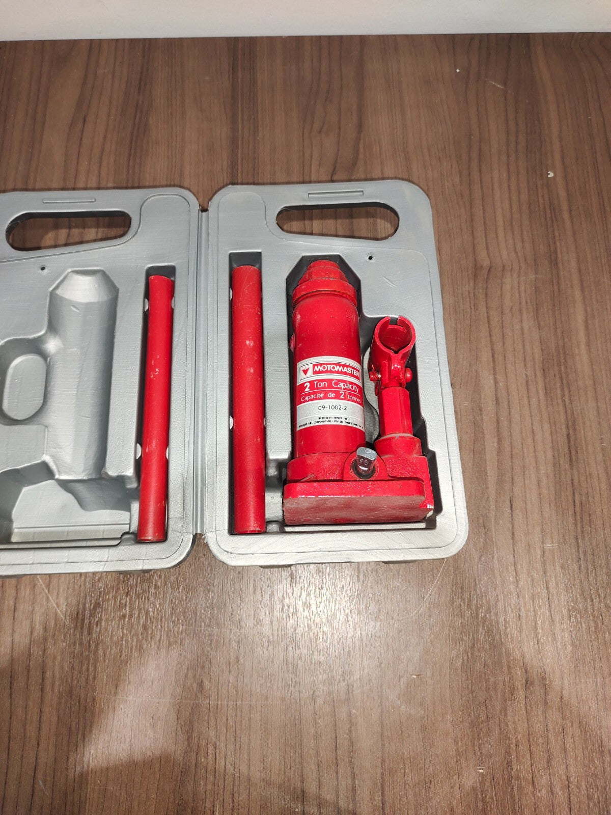 Motomaster Hydraulic Bottle Jack 2 Ton Capacity (Lift Range - 18-34.6cm)