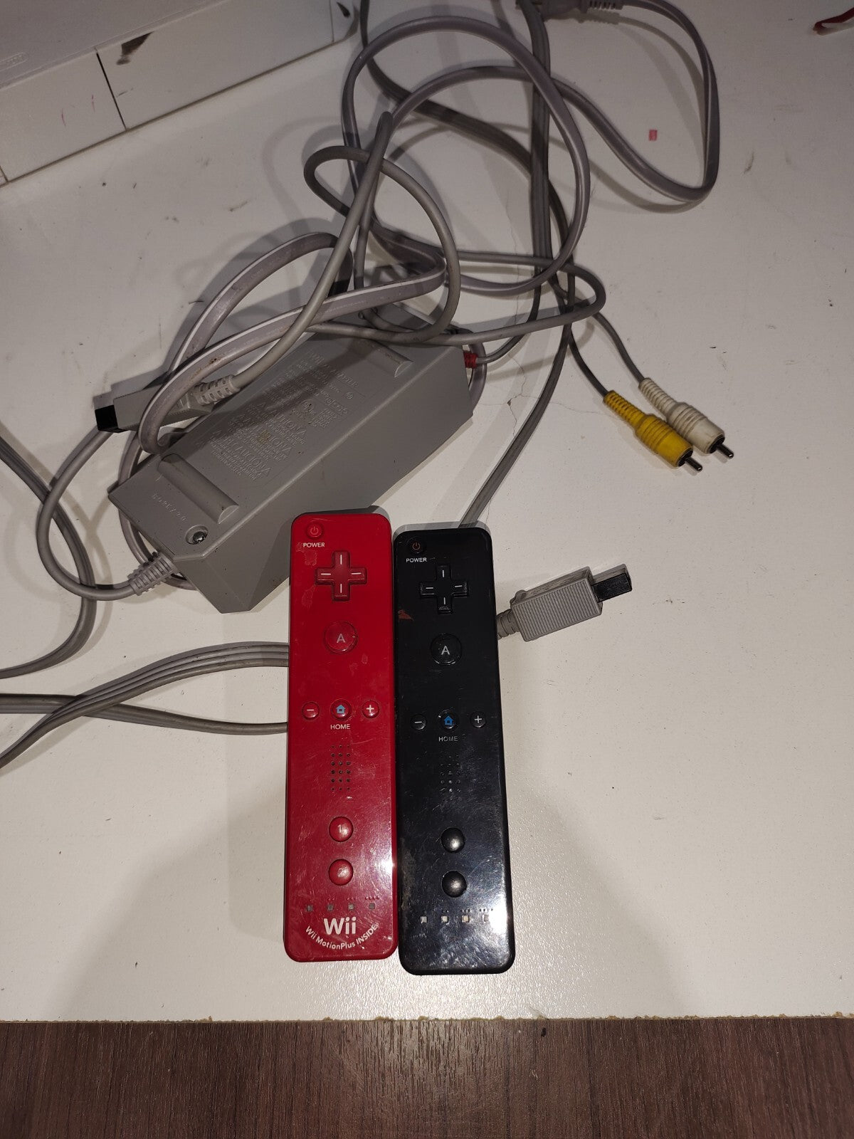Nintendo Wii Console Unit RVL-001 - With 2 Remote Controllers - White - Cords