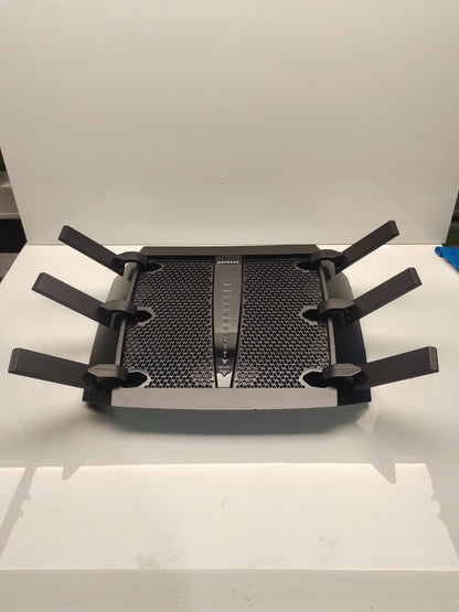 NETGEAR Nighthawk X6 AC3200 Tri-Band WiFi Router R8000-100NAS