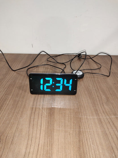 Lielongren Loud Digital Alarm Clock LLR010A with 2 USB Ports