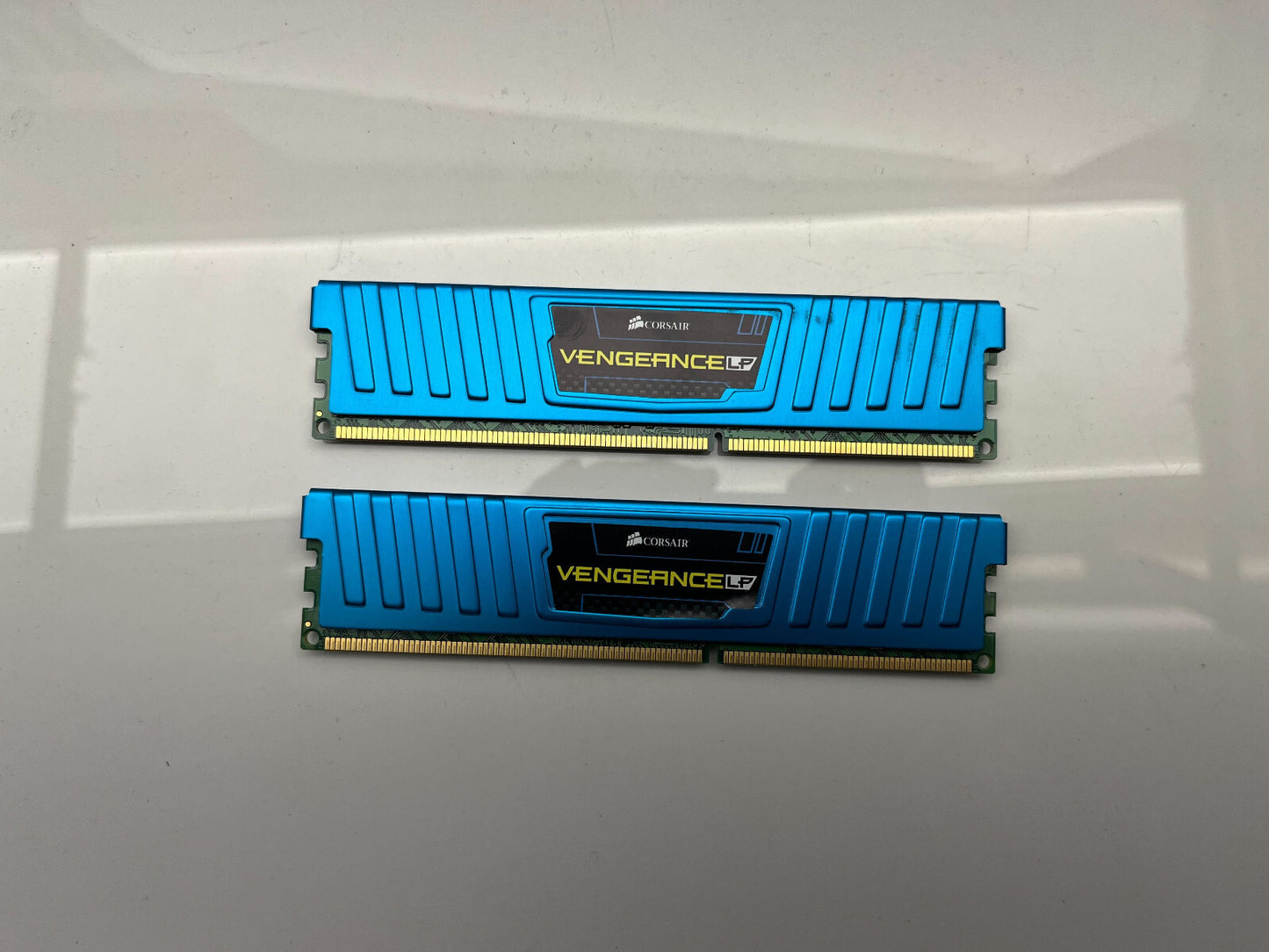 Corsair Vengeance LP 8GB (2x4GB) DDR3 RAM Kit 1600MHz 9-9-9-24 CML8GX3M2A1600C9B