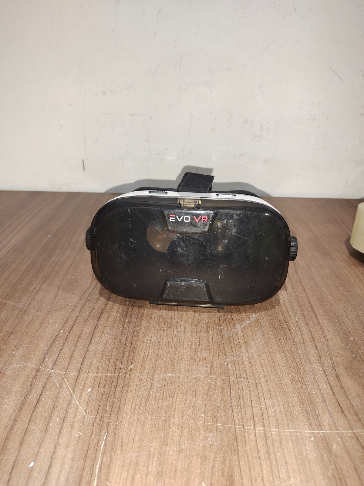 EVO VR Ultra II - Virtual Reality Headset - White Black - Up to 6" Smartphones