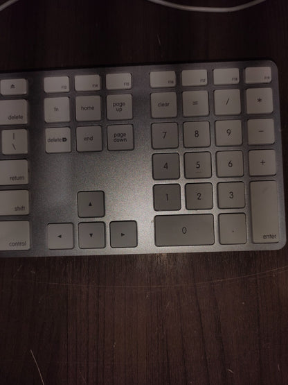 Apple A1243 Ultrathin Slim Wired Aluminum Keyboard 2x USB ports