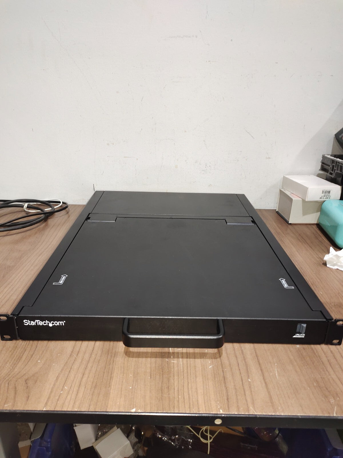 StarTech 8 Port Rackmount KVM Console w/Cables 1U Integrated 19" LCD RKCONS1908K