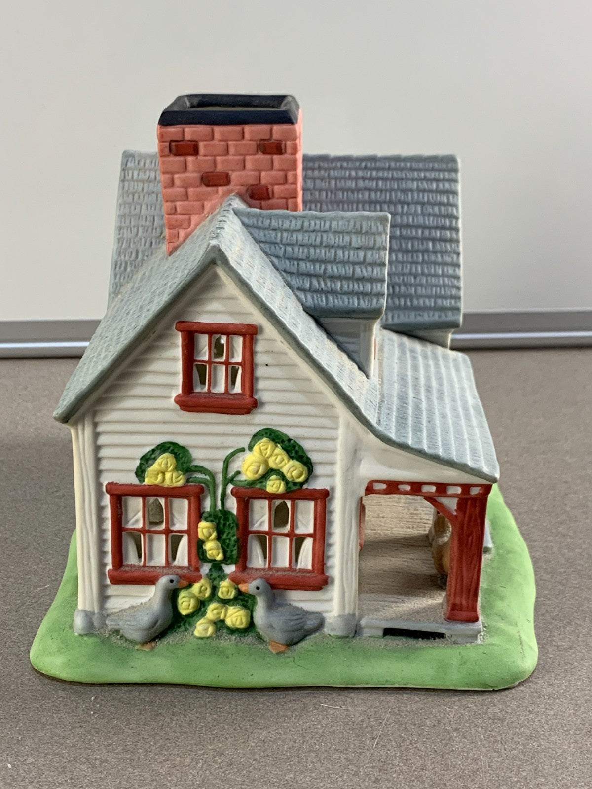 Vintage Partylite The Farmhouse P0532 Farm House Candle Holder NIB Chicken
