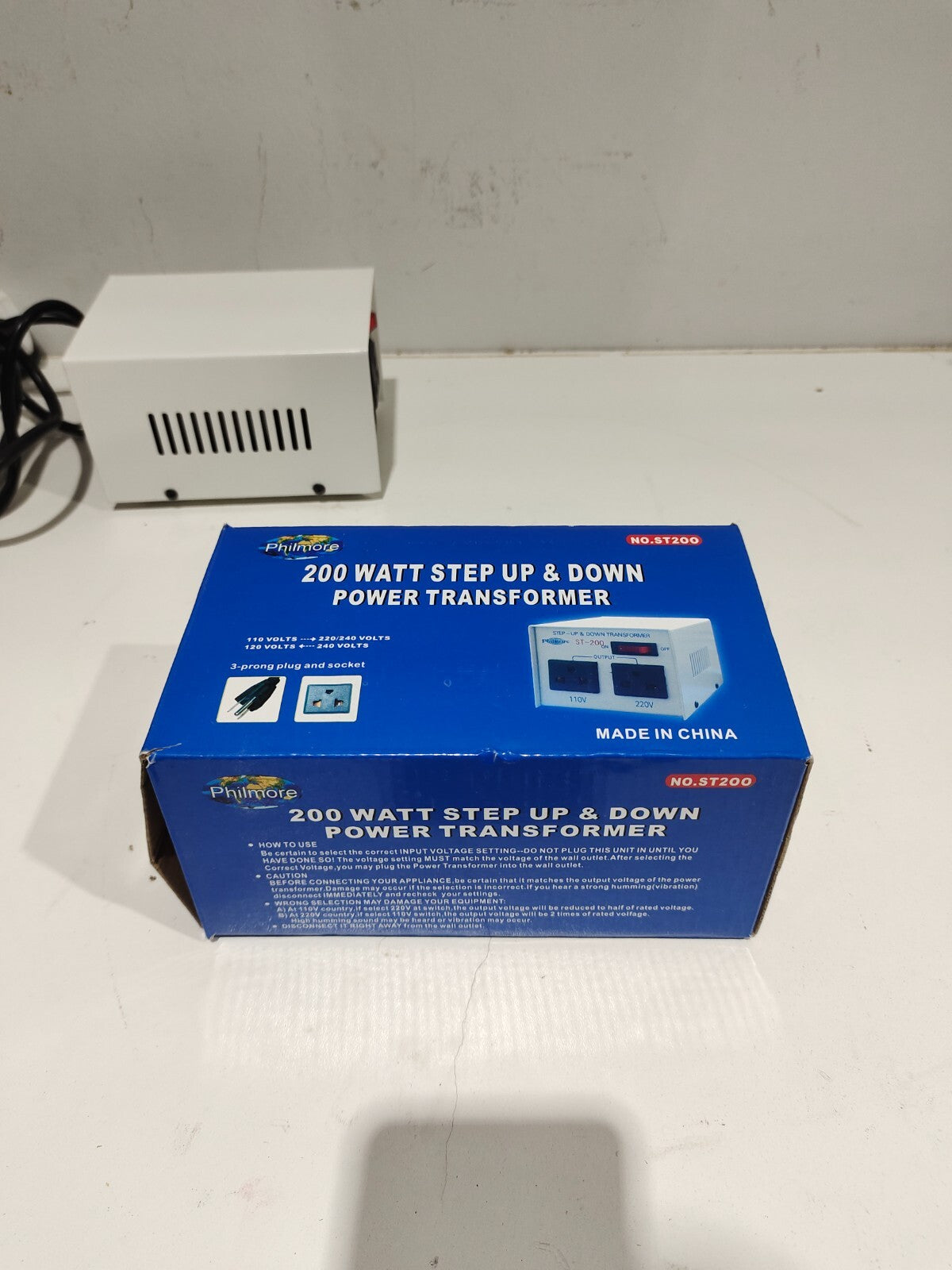 Philmore ST200 200 watt 110/220V Step Up Step Down Transformer