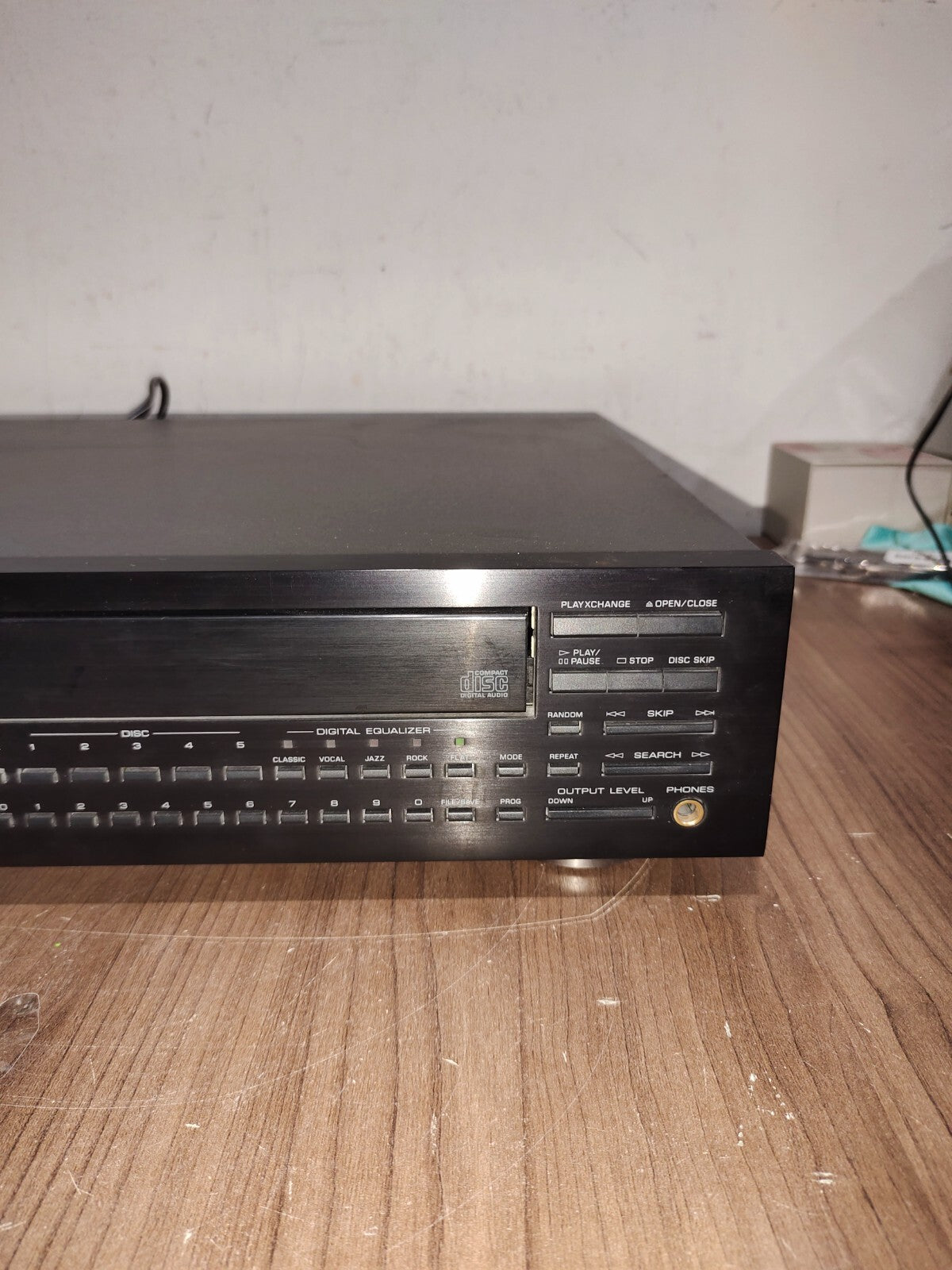 YAMAHA CDC-815 - 5 Disc CD Changer W/ Switchable Digital Out Needs Belt