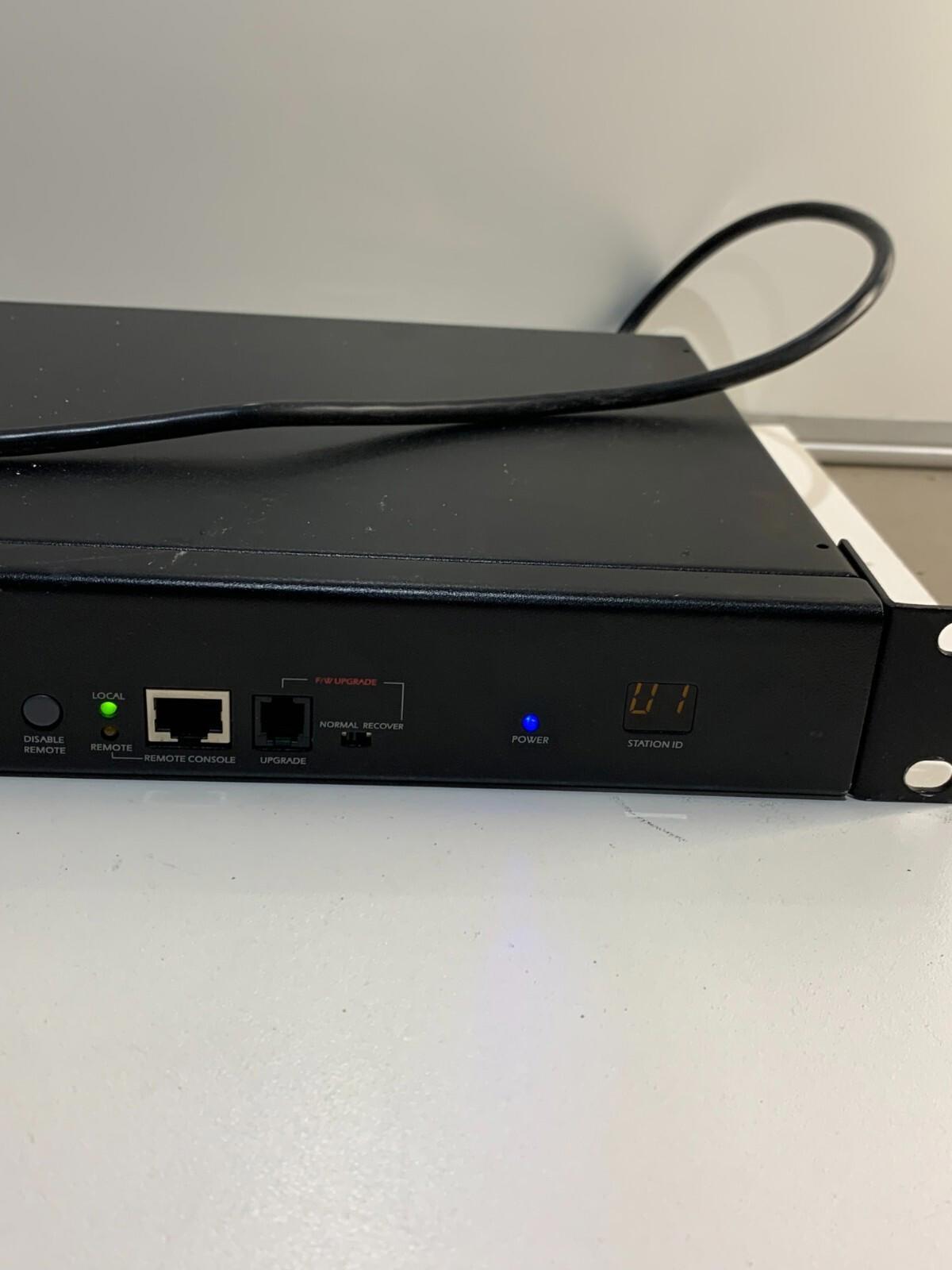 Commutateur KVM analogique multiplateforme APC AP5202 à 16 ports, TESTÉ