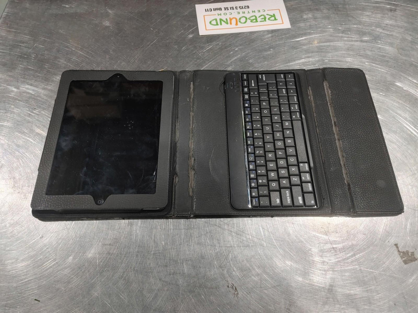 iPad 2 Black 16GB and Leather Case with Keyboard Bundle Power Tested - Fair