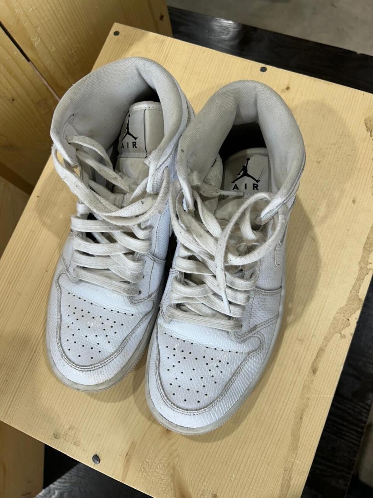 Nike Air Jordan 1 Mid White Woman's Size 7.5