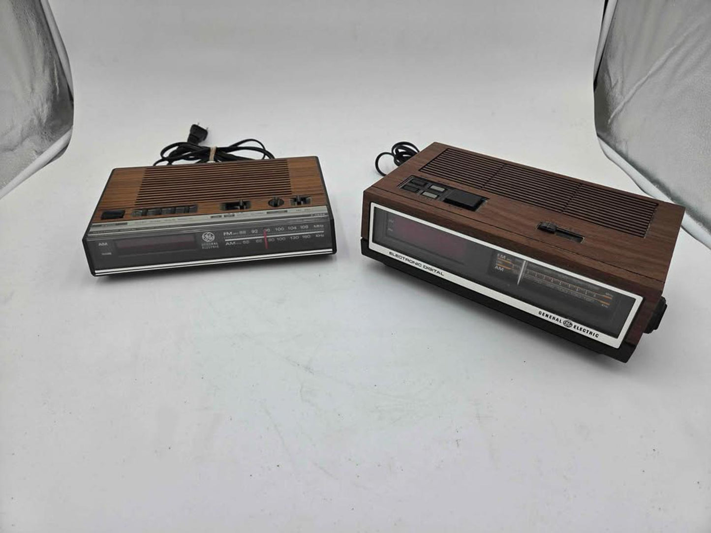 2 Vintage GE General Electric FM AM Digital Clock Radios 7-4624