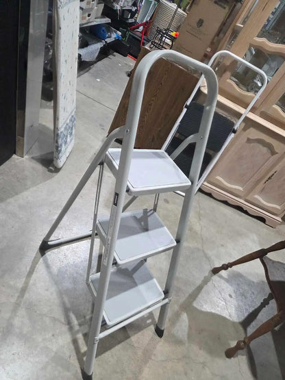 Uberhaus 3-Step Folding Ladder