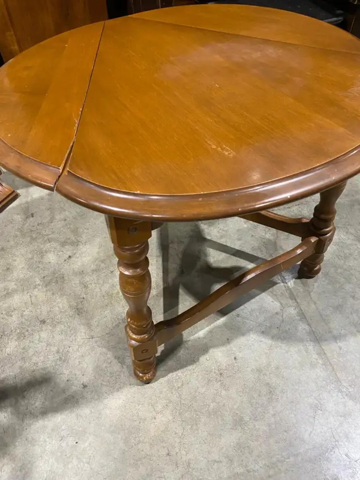 Drop Side Clover Leaf Side Table