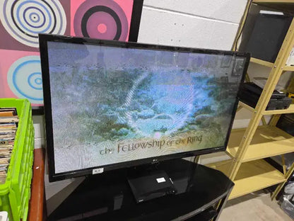 LG 50PA4500 50" HD TV with Glass Stand