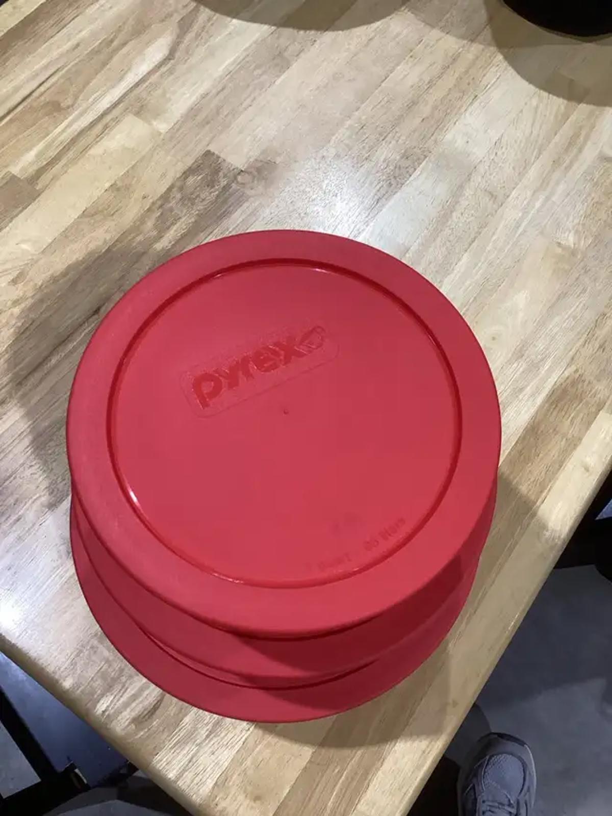 Pyrex Bowls with Lids - Set of 3