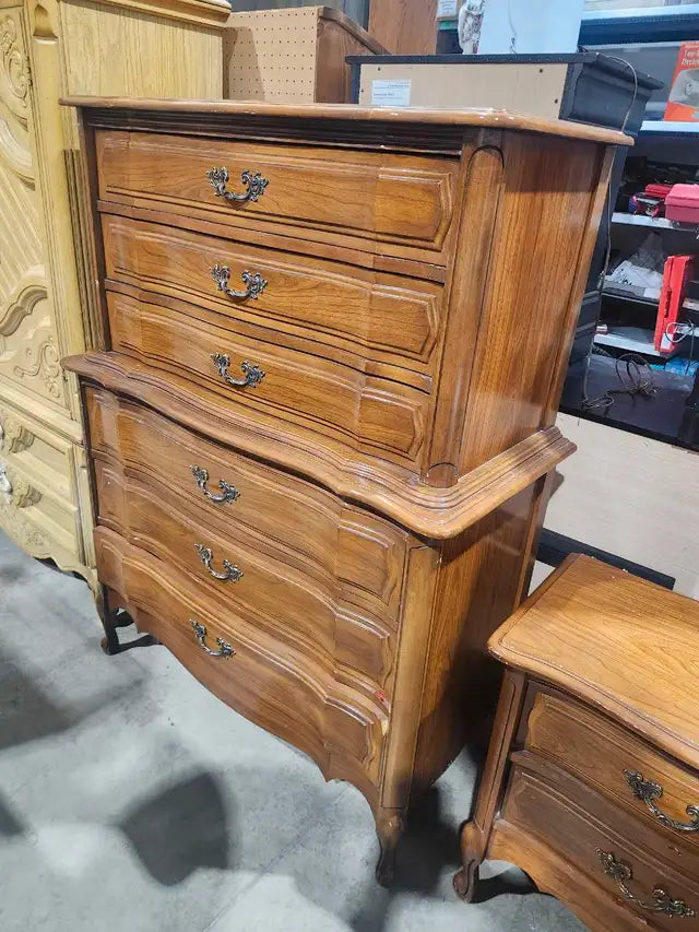Vintage Victoriaville Dresser + Nightstand Set - 1976