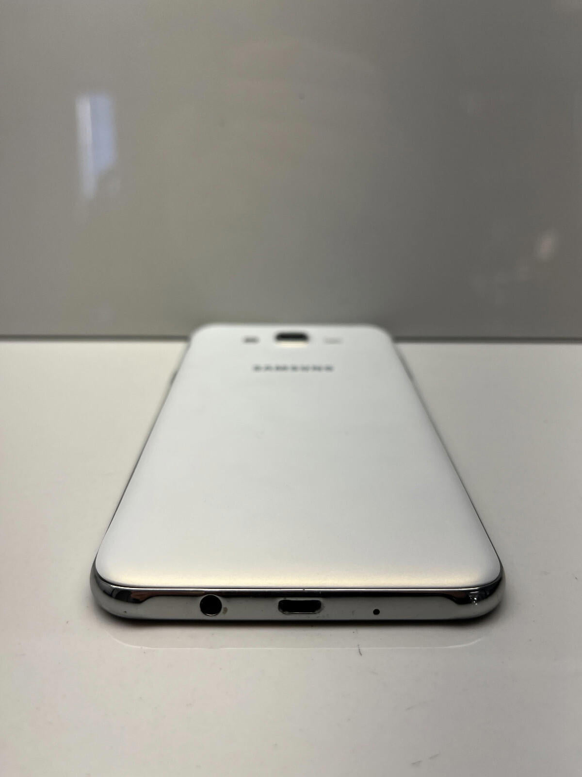 Samsung Galaxy J7 16GB White SM-J700T UD FOR PARTS