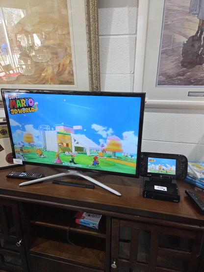 Nintendo Wii U 32gb Deluxe with Gamepad & 6 Games