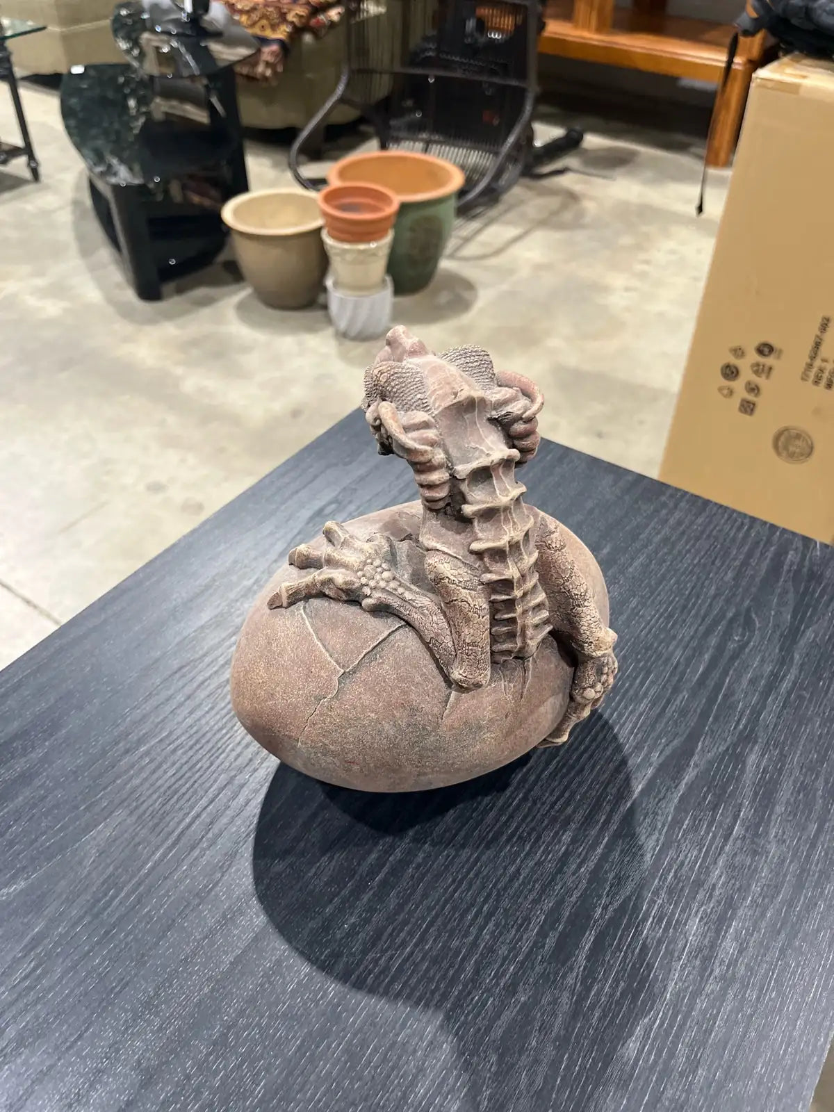 Figurine de dragon en céramique