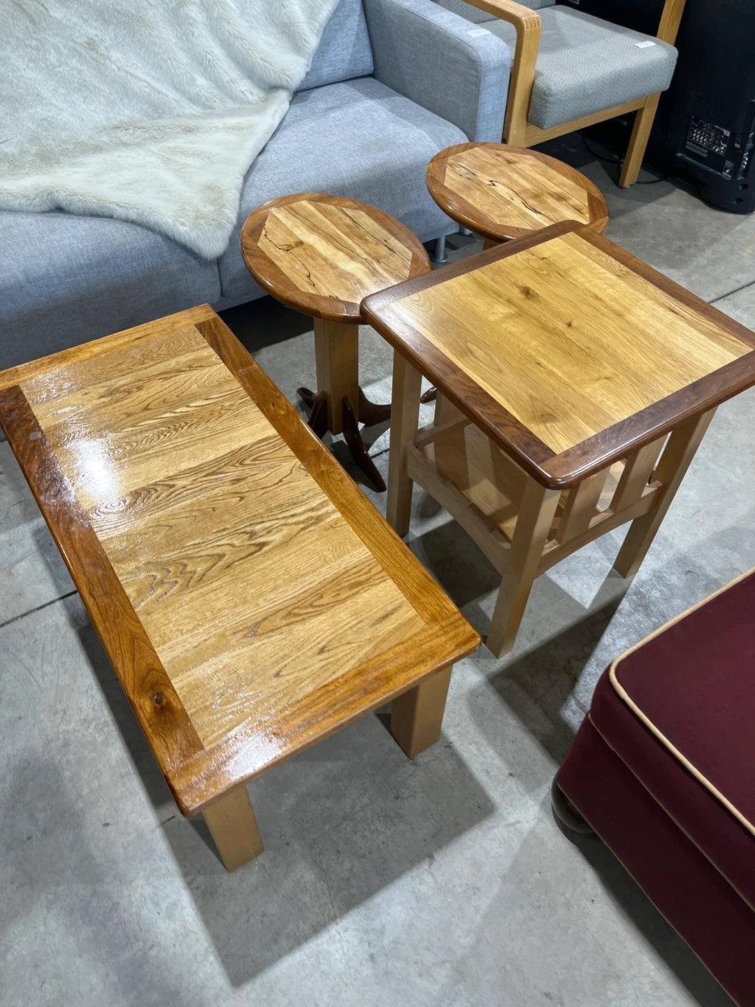 Ensemble table basse et bout de canapé en bois